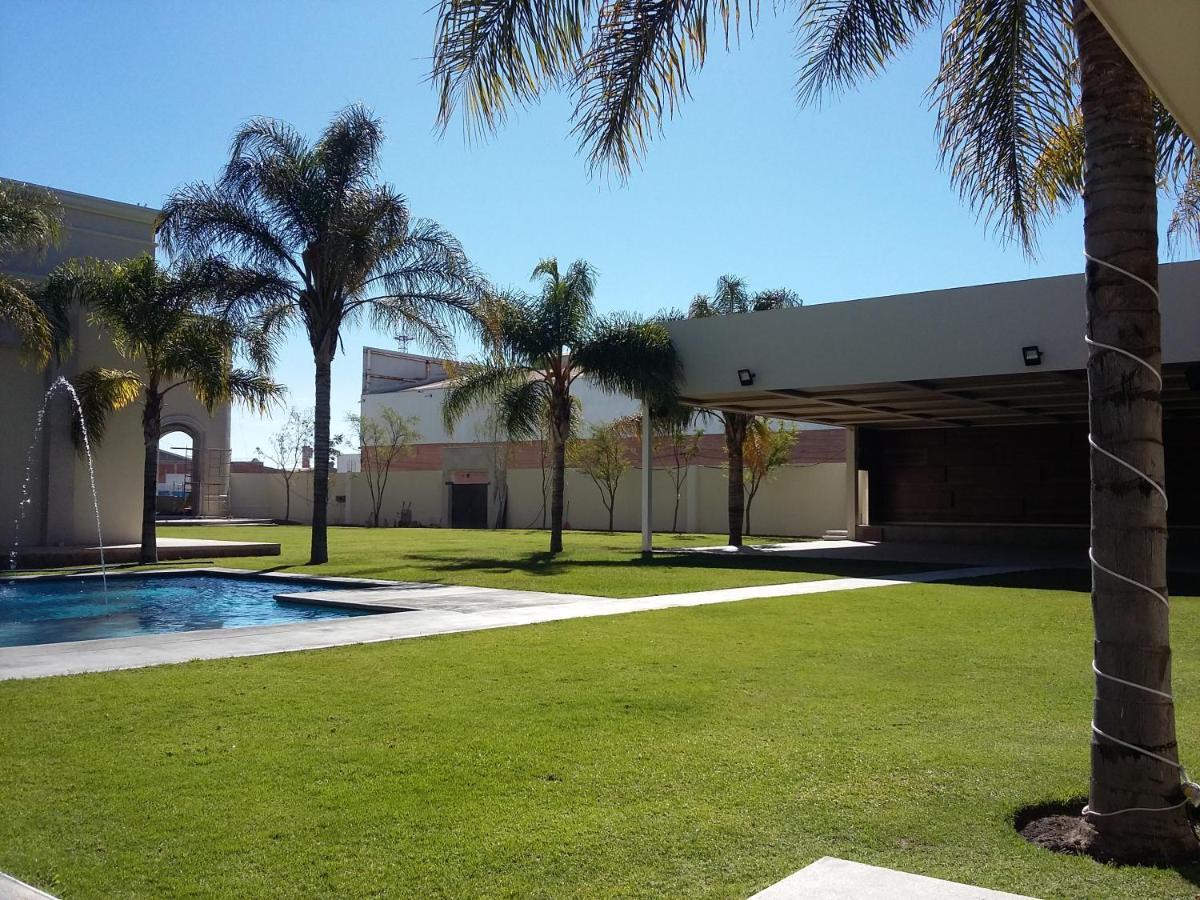 Wyndham Garden Aguascalientes Hotel & Casino ภายนอก รูปภาพ