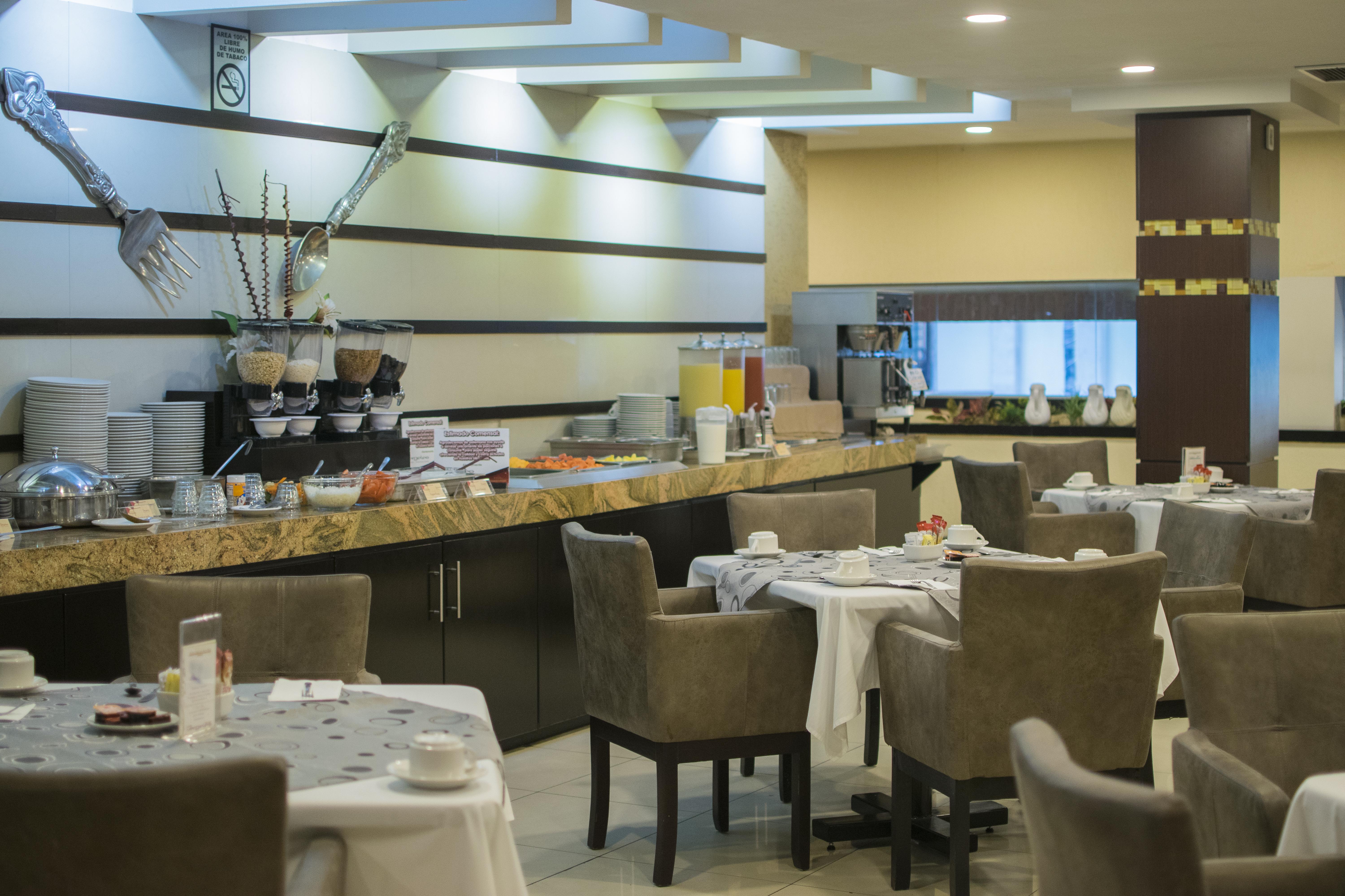 Wyndham Garden Aguascalientes Hotel & Casino ภายนอก รูปภาพ