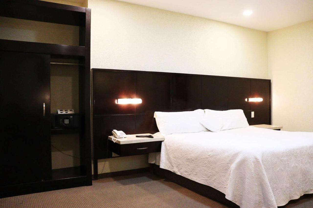 Wyndham Garden Aguascalientes Hotel & Casino ภายนอก รูปภาพ