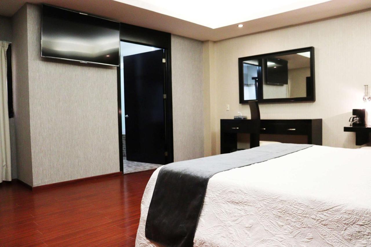 Wyndham Garden Aguascalientes Hotel & Casino ภายนอก รูปภาพ