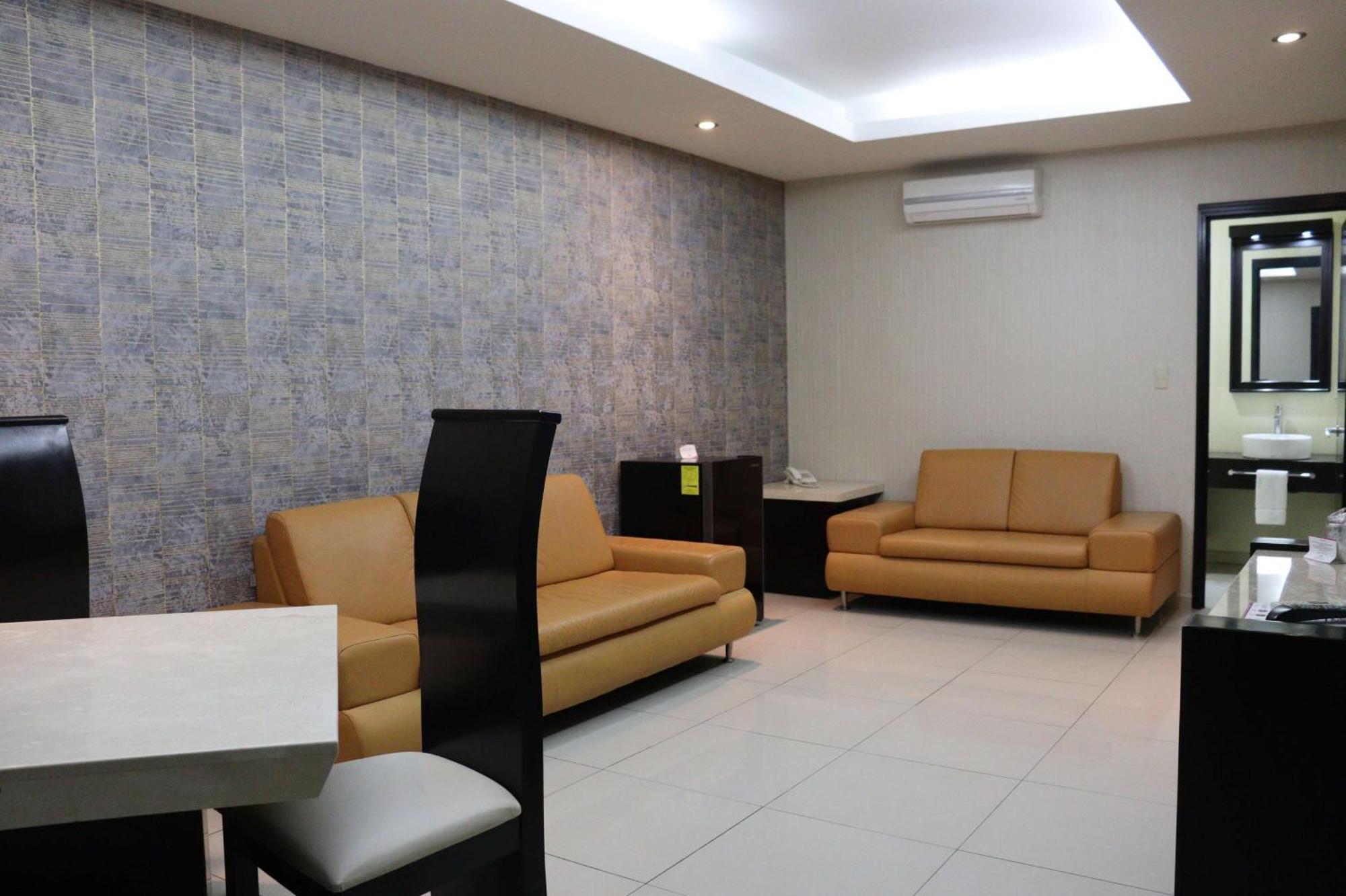 Wyndham Garden Aguascalientes Hotel & Casino ภายนอก รูปภาพ