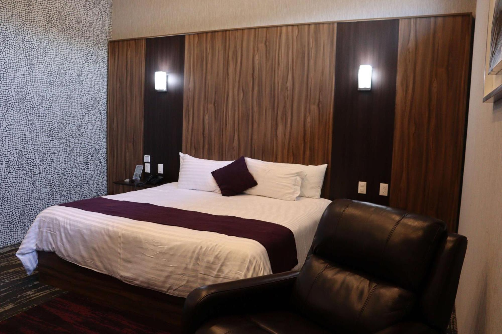 Wyndham Garden Aguascalientes Hotel & Casino ภายนอก รูปภาพ