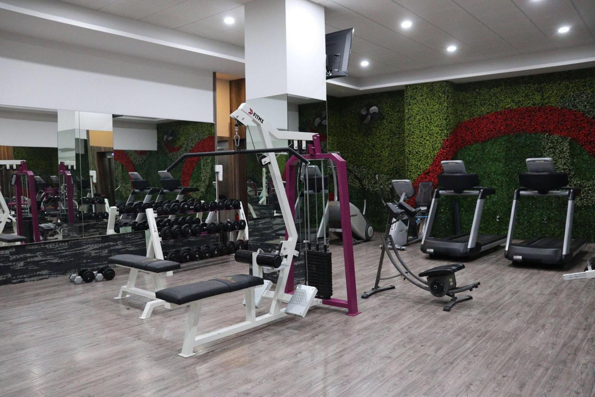 Wyndham Garden Aguascalientes Hotel & Casino ภายนอก รูปภาพ