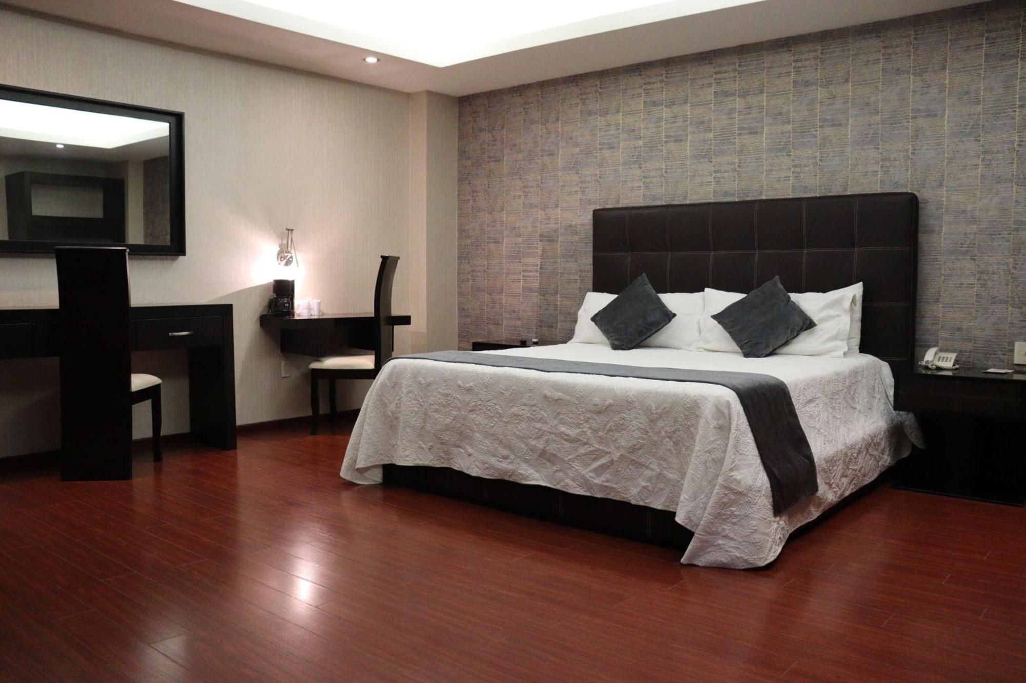 Wyndham Garden Aguascalientes Hotel & Casino ภายนอก รูปภาพ