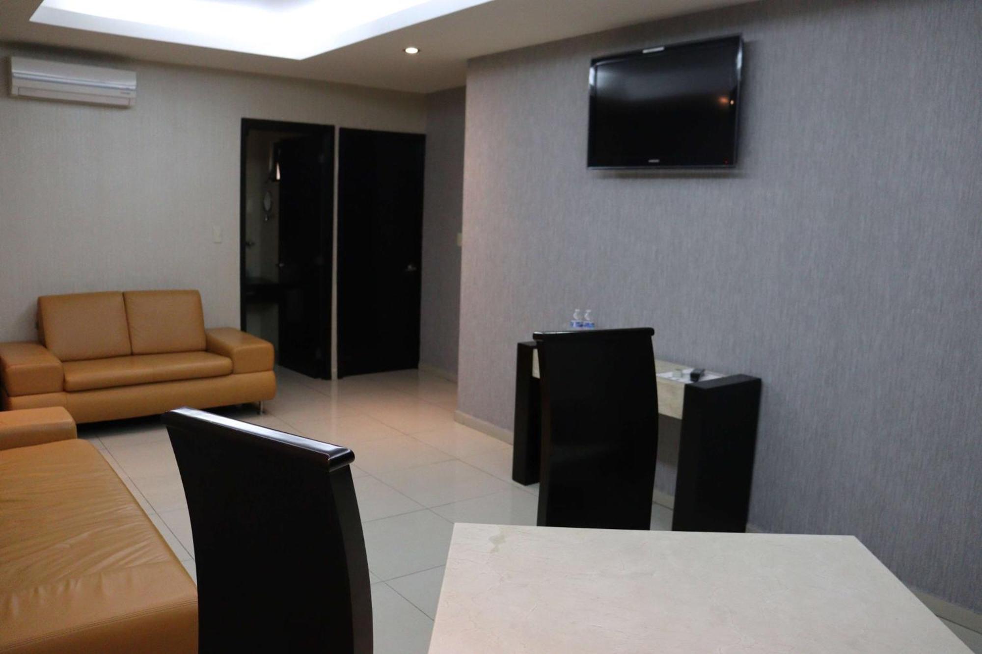 Wyndham Garden Aguascalientes Hotel & Casino ภายนอก รูปภาพ